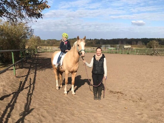 Angebote-Fuer-Kinder-Pferd-Reiten